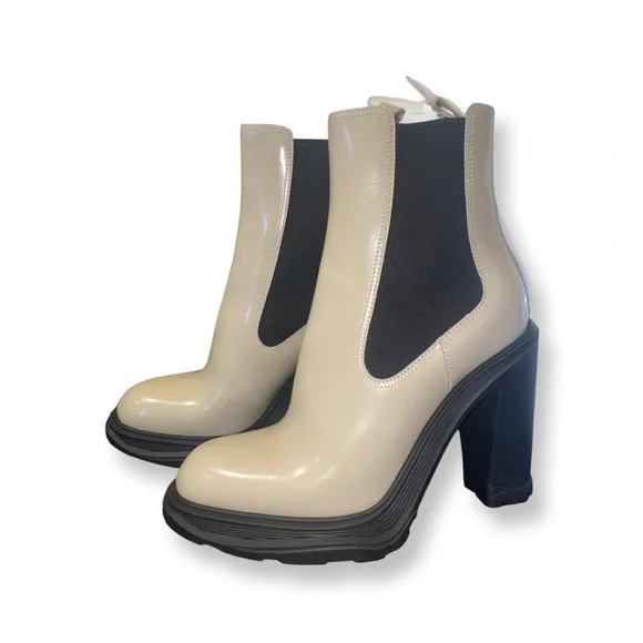 ✨SALEEEE✨ Alexander McQueen Leather Chelsea Block-Heel Booties - Picture 2 of 16